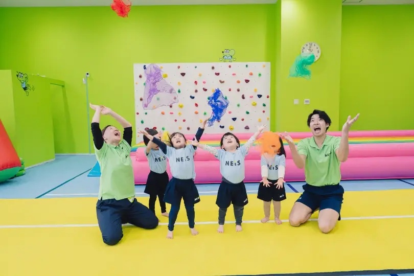 体操教室で働く